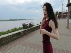 俄罗斯绝色美女穿着旗袍魅力倍增前凸后挺